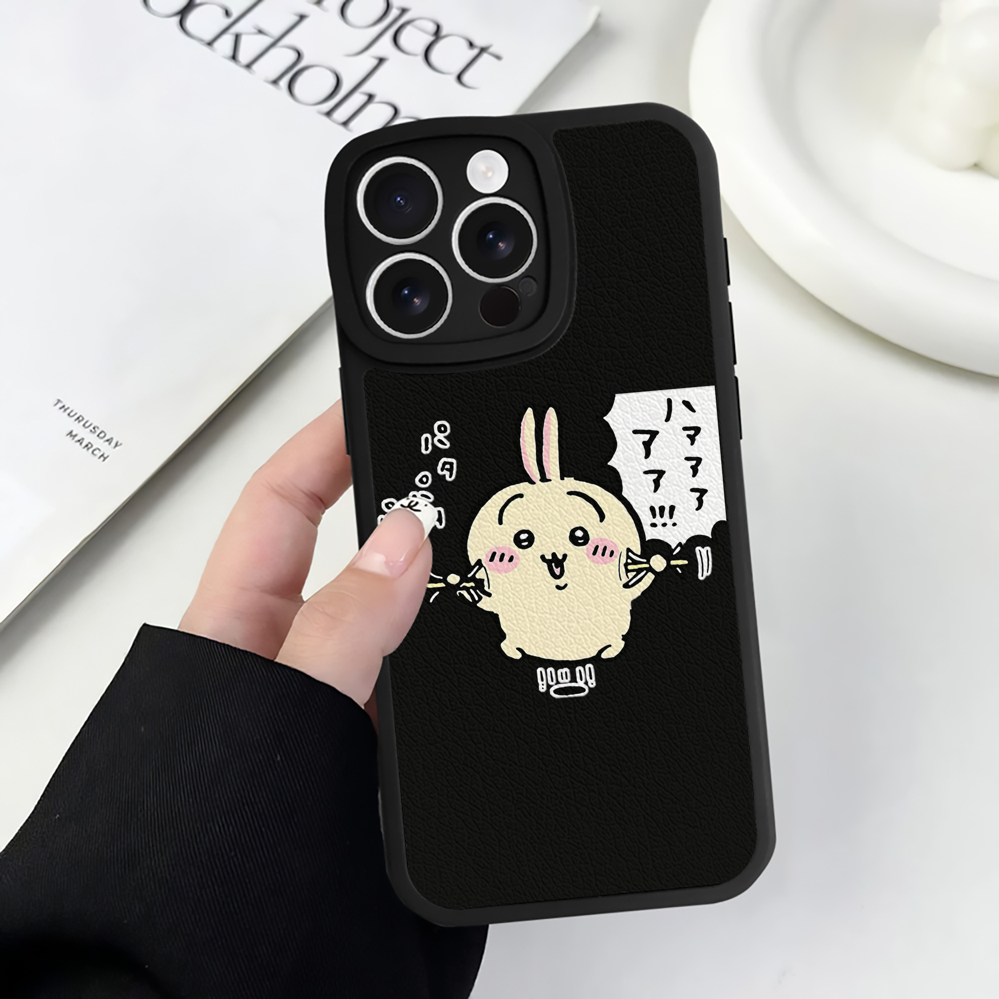 （画像用） ちいかわ うさぎ Chii-kawa usagi 【iPhone 16シリーズ対応】シリコンスマホケース（レザー調） 材質：シリコン